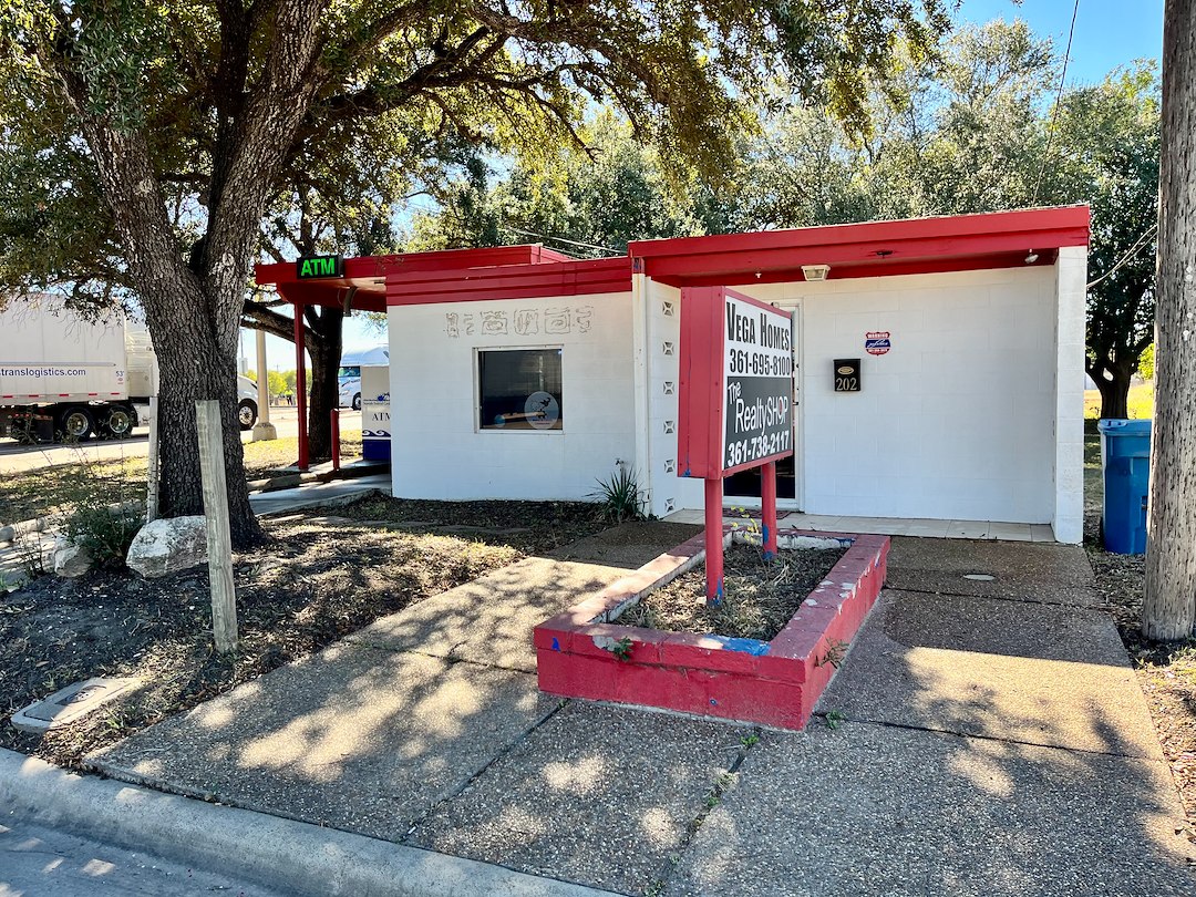 Commercial Building Wash in Odem, TX – Professional Pressure & Soft Washing to Prep for Exterior Painting
