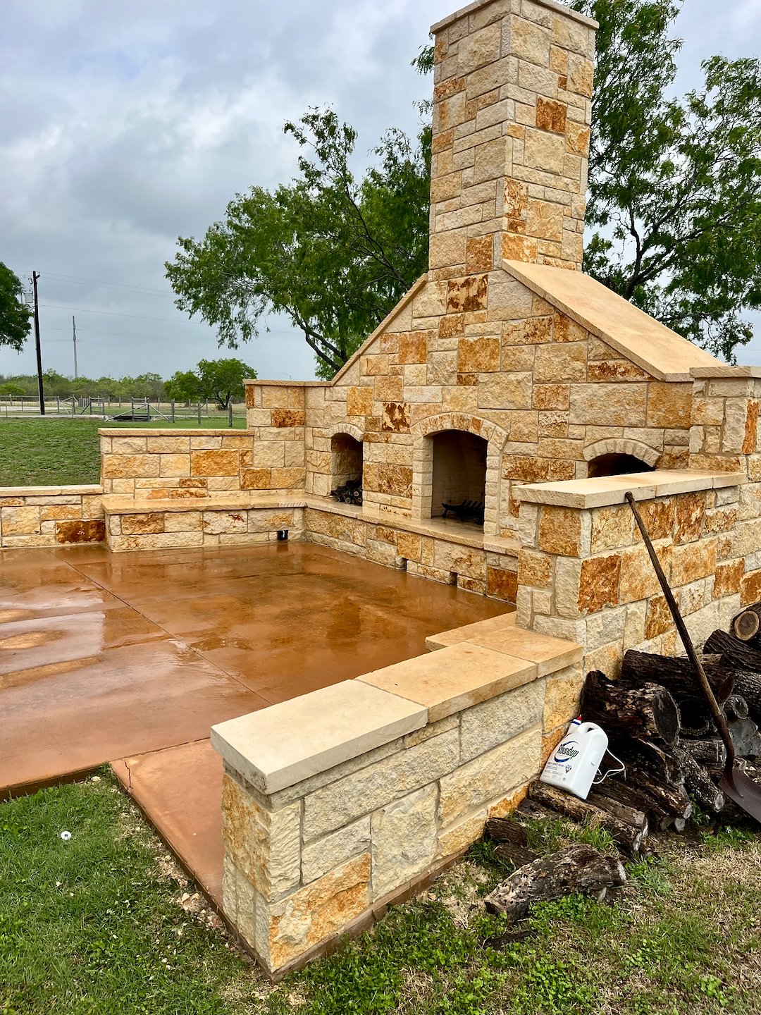 Limestone Outdoor Fireplace Restoration Soft Wash– Sinton, TX Thumbnail
