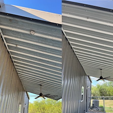 Professional-Barndominium-House-Wash-in-Sinton-TX-Removing-Organic-Growth-Restoring-Beauty 4