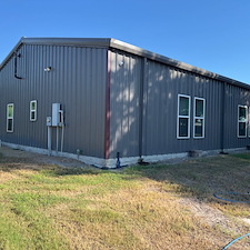 Professional-Barndominium-House-Wash-in-Sinton-TX-Removing-Organic-Growth-Restoring-Beauty 1